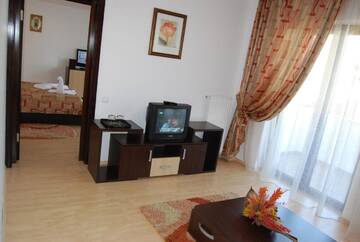Фото номера Люкс с джакузи Отель Hotel Brancoveanu г. Моечу-де-Жос 9