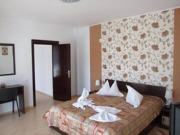 Фото номера Люкс с джакузи Отель Hotel Brancoveanu г. Моечу-де-Жос 16
