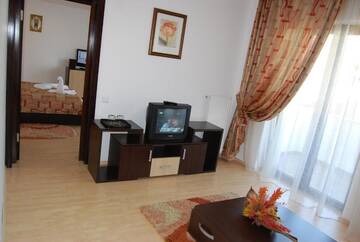 Фото номера Люкс с джакузи Отель Hotel Brancoveanu г. Моечу-де-Жос 21