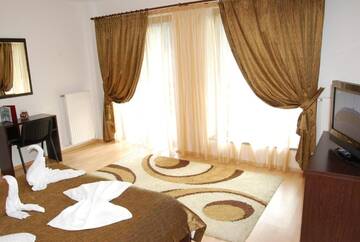 Фото номера Люкс с джакузи Отель Hotel Brancoveanu г. Моечу-де-Жос 27