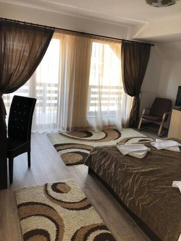 Фото номера Люкс с джакузи Отель Hotel Brancoveanu г. Моечу-де-Жос 34
