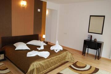 Фото номера Люкс с джакузи Отель Hotel Brancoveanu г. Моечу-де-Жос 32