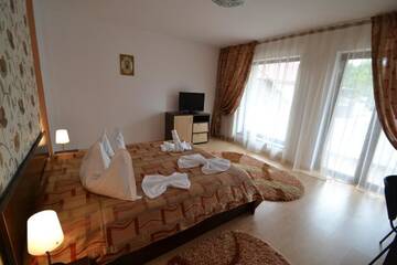 Фото номера Люкс с джакузи Отель Hotel Brancoveanu г. Моечу-де-Жос 28